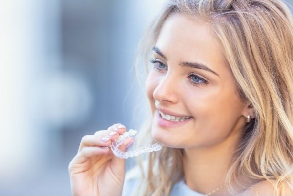 Tratar los dientes torcidos con Invisalign